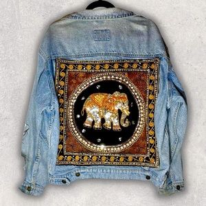 ELSIE & FRED vintage light wash heavyweight denim jacket w/ elephant embroidery